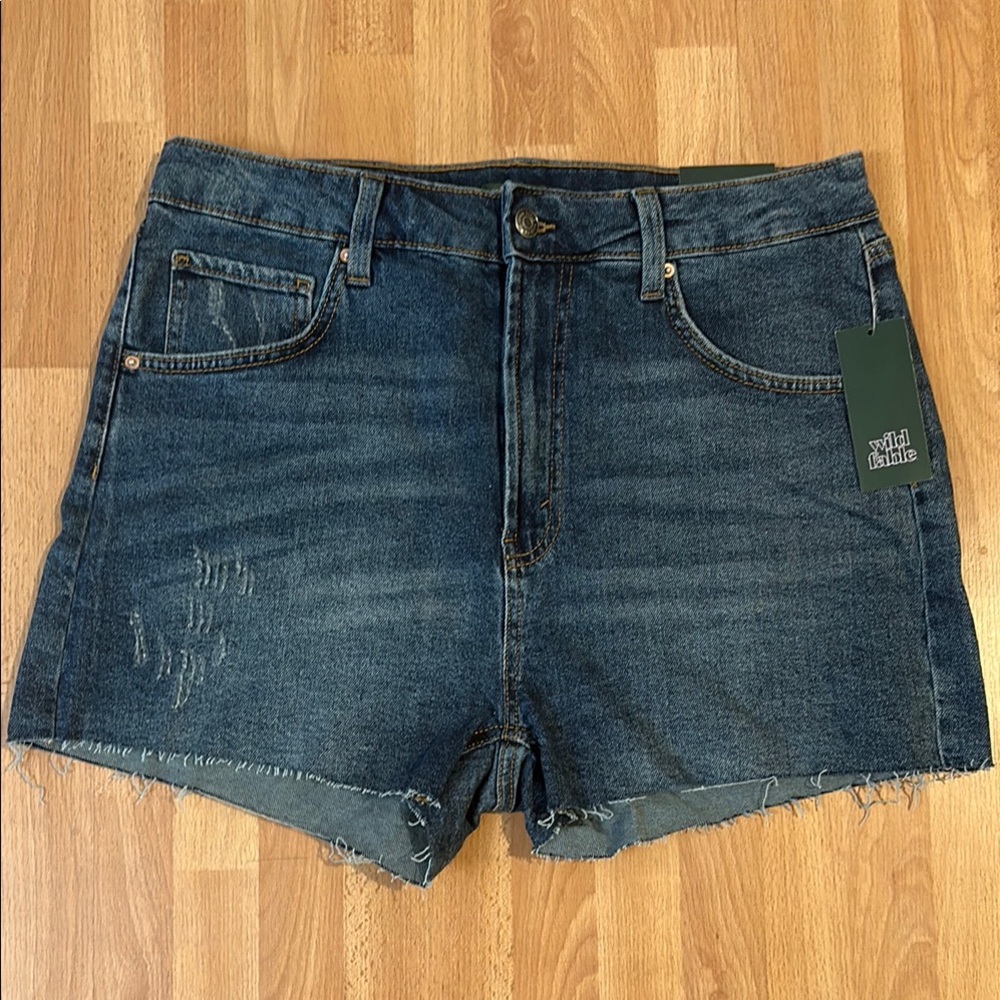Wild Fable Highest Rise Mom Shorts, Medium
Blue, 14 / 32 Waist - NEW WITH TAGS